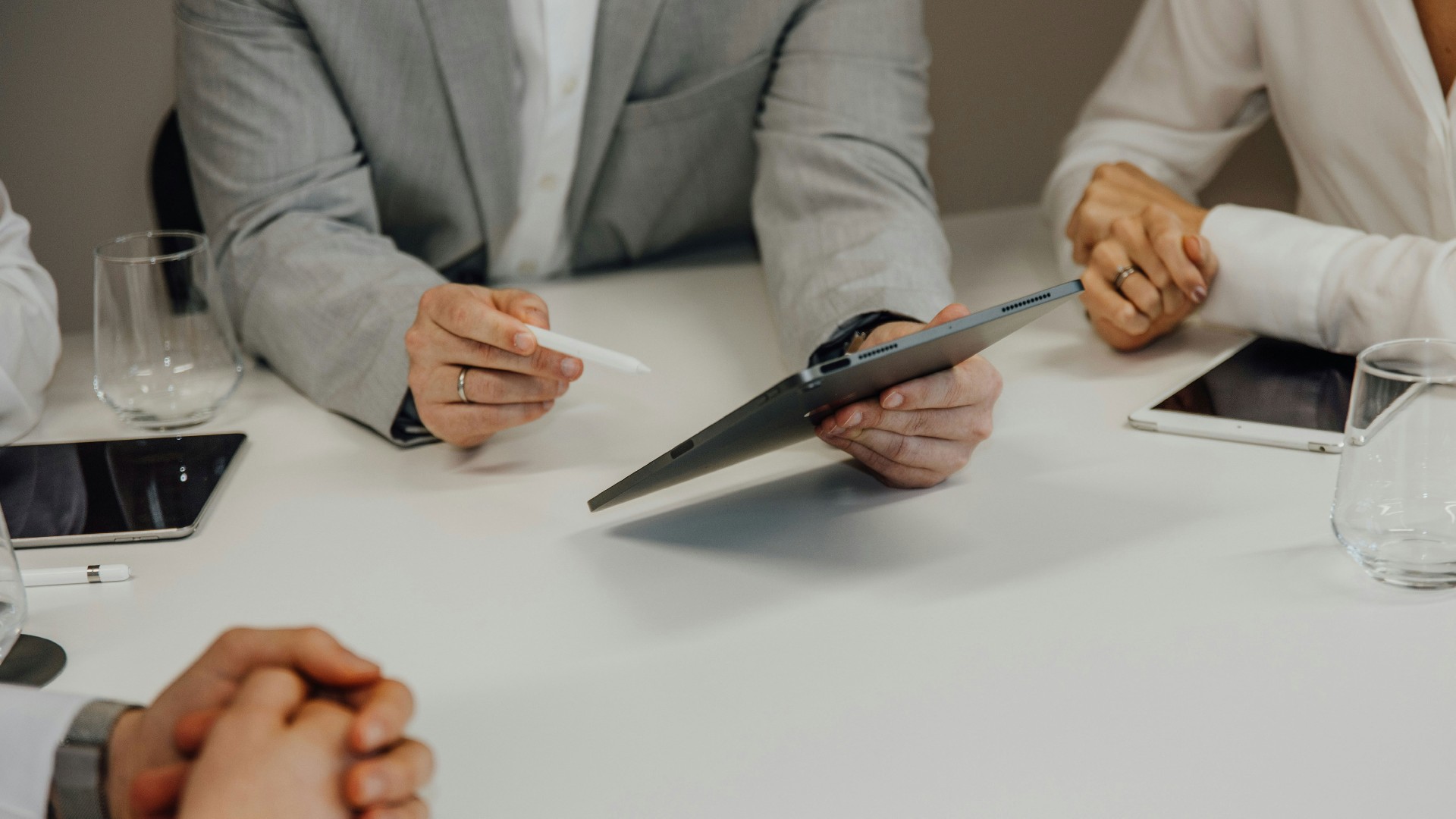 彻底改变智能窗户:2023年电致变色材料的未来